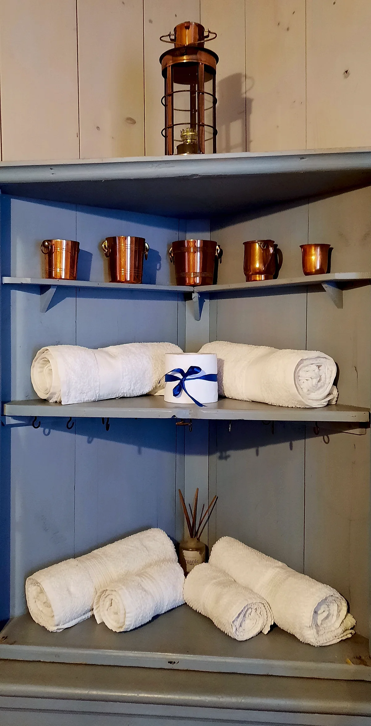 En una casa elegante, la ropa de algodón blanco es imprescindible.